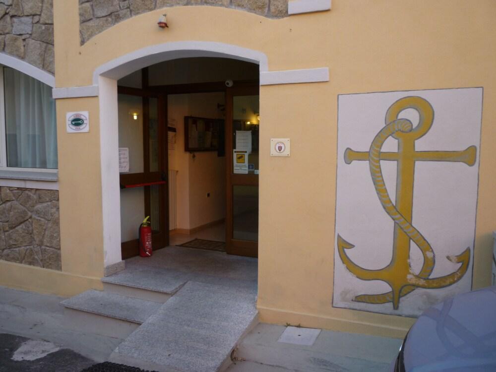 Hotel L'Ancora Santa Teresa Gallura Exterior foto